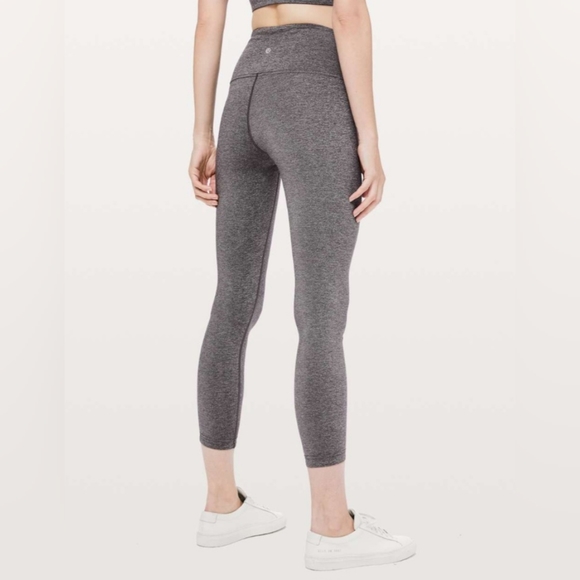 Lululemon Take A Hint 7/8 Tight *25". Size 6. - Picture 4 of 17